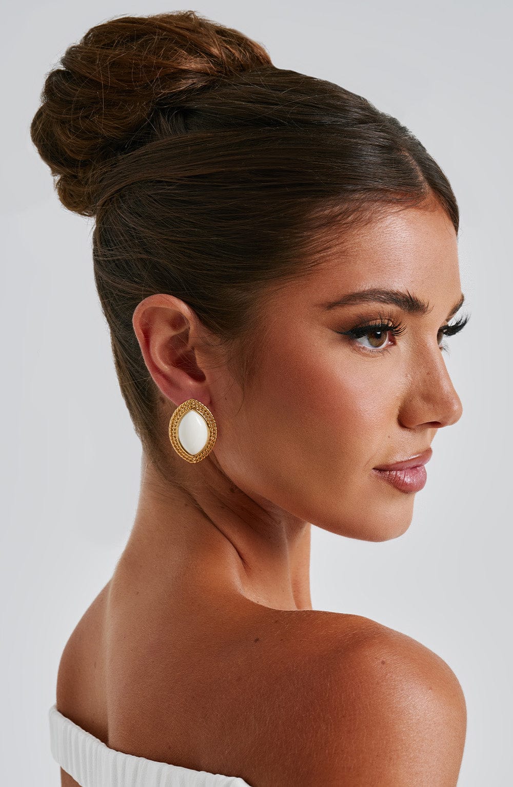Azra Earrings – Ivory/Gold